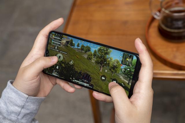 2021年性价比高的游戏手机（游戏手机排行榜2021）-1