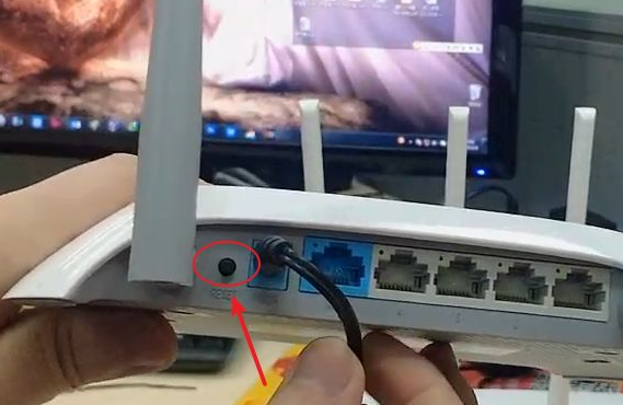 怎么重置wifi路由器，路由器恢复出厂设置操作教程-5