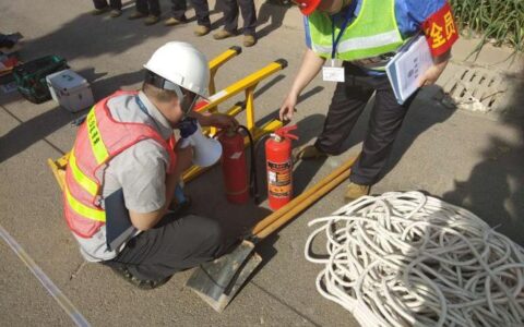 通信工程施工现场：高效协作与安全保障