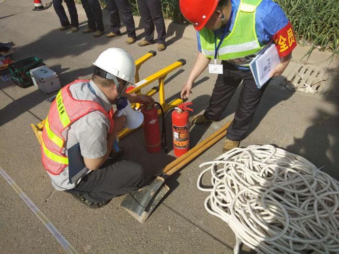通信工程施工现场：高效协作与安全保障